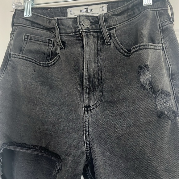 Hollister Curvy Ultra High-Rise Vintage Jeans - Picture 3 of 5